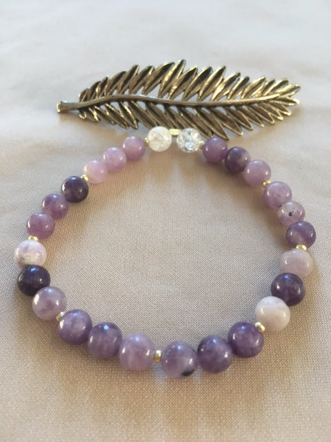 Bracelet composé de Lépidolite.